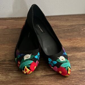 Nine West. Black/floral flats. Size 7.5.
